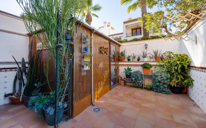 Resale - Villa -
Orihuela Costa - Costa Blanca