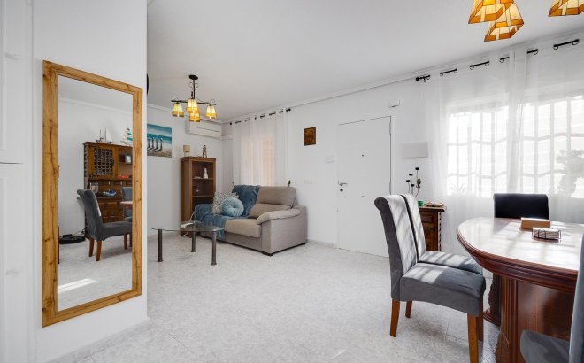 Resale - Villa -
Torrevieja - Costa Blanca