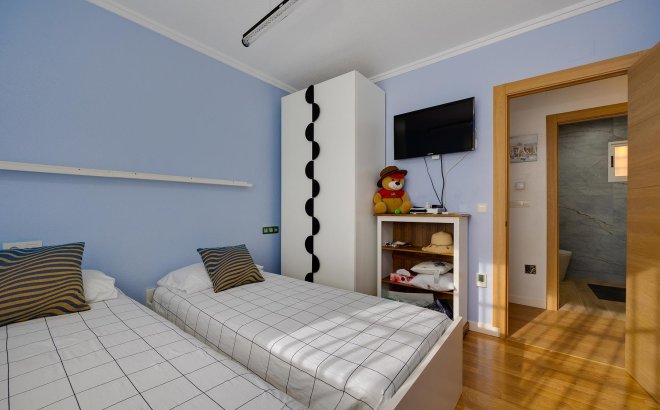 Resale - Villa -
Torrevieja - Costa Blanca