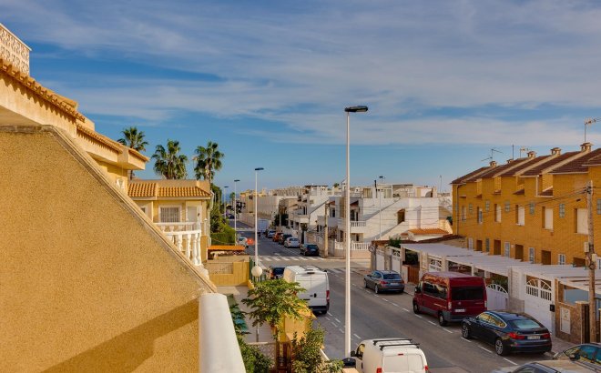 Resale - Villa -
Torrevieja - Costa Blanca