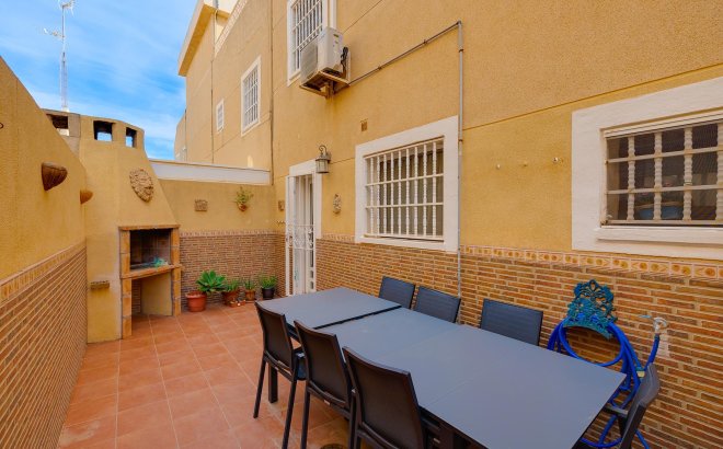 Resale - Villa -
Torrevieja - Costa Blanca