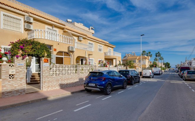 Resale - Villa -
Torrevieja - Costa Blanca