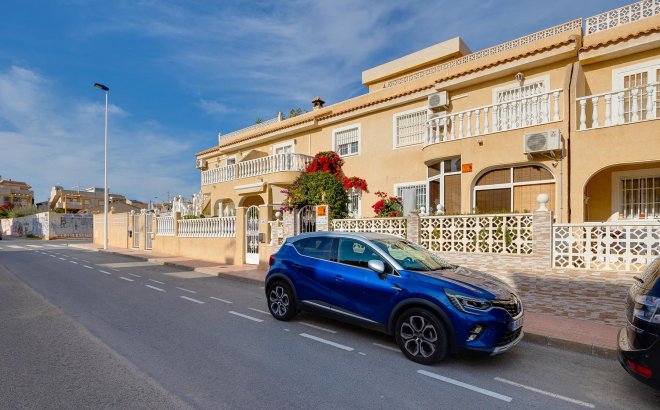 Resale - Villa -
Torrevieja - Costa Blanca