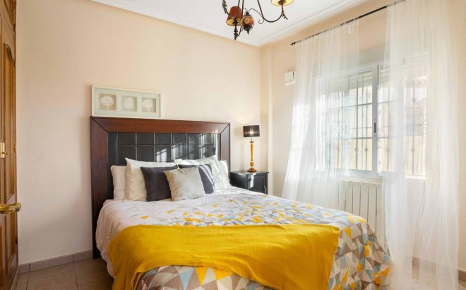 Resale - Town House -
Orihuela Costa - Los Almendros-la Florida