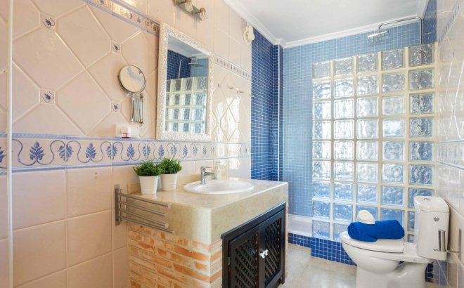 Resale - Town House -
Orihuela Costa - Los Almendros-la Florida