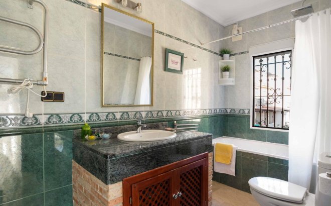 Resale - Town House -
Orihuela Costa - Los Almendros-la Florida