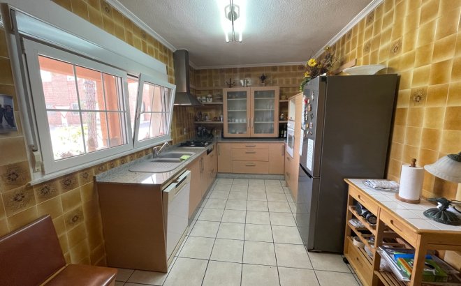 Resale - Villa -
Benijofar - Costa Blanca