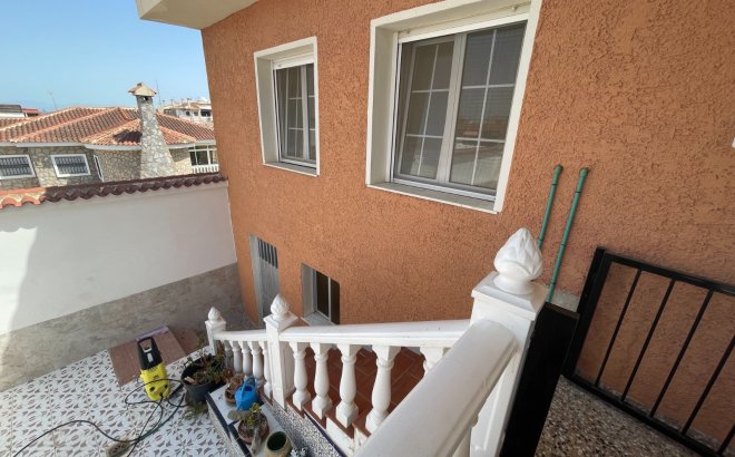 Resale - Villa -
Benijofar - Costa Blanca