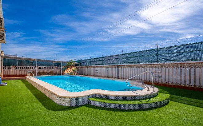 Resale - Villa -
Torrevieja - El Chaparral