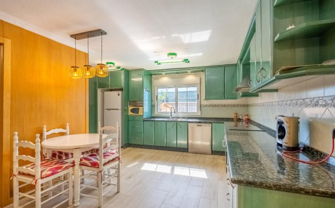 Resale - Villa -
Torrevieja - El Chaparral