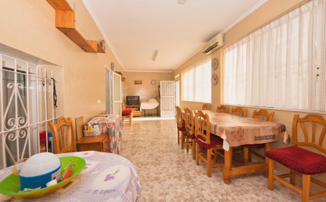 Resale - Villa -
Benijofar - Costa Blanca