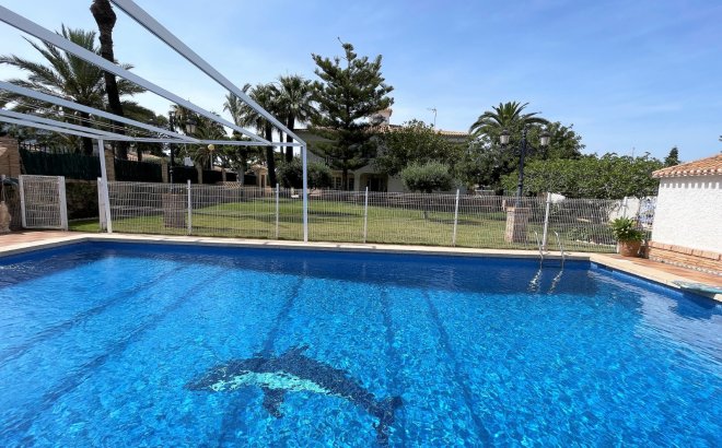 Resale - Villa -
Orihuela Costa - Costa Blanca