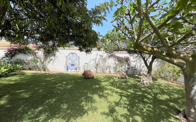 Resale - Villa -
Orihuela Costa - Costa Blanca