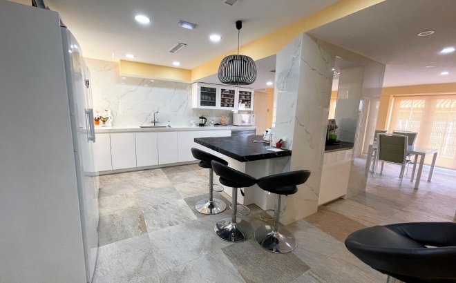 Resale - Villa -
Orihuela Costa - Costa Blanca