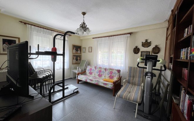 Resale - Villa -
Orihuela Costa - Costa Blanca