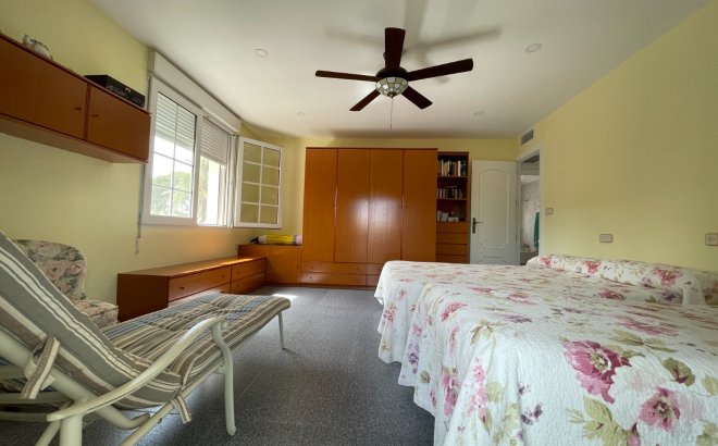 Resale - Villa -
Orihuela Costa - Costa Blanca