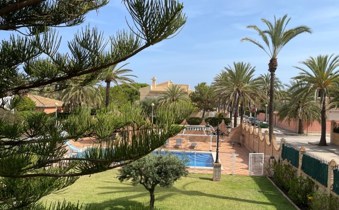 Resale - Villa -
Orihuela Costa - Costa Blanca