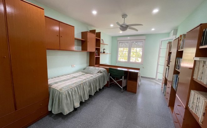 Resale - Villa -
Orihuela Costa - Costa Blanca