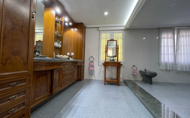 Resale - Villa -
Orihuela Costa - Costa Blanca