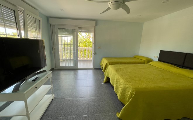 Resale - Villa -
Orihuela Costa - Costa Blanca