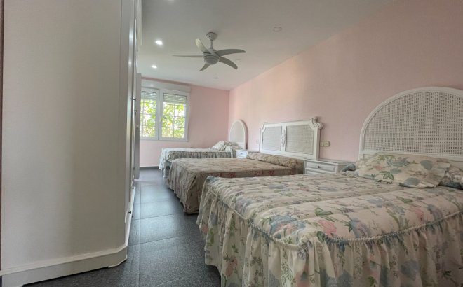 Resale - Villa -
Orihuela Costa - Costa Blanca