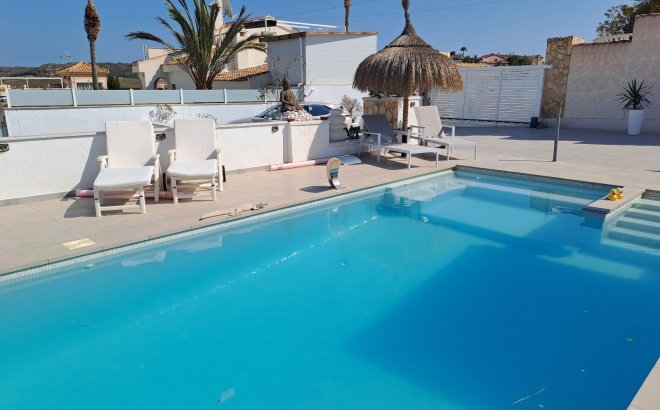 Herverkoop - Villa -
Rojales - Inland