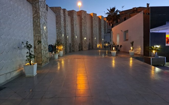 Herverkoop - Villa -
Rojales - Inland