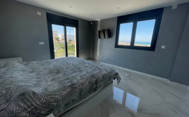 Resale - Villa -
La Mata - Costa Blanca