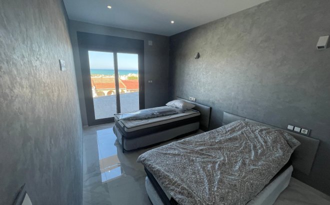 Resale - Villa -
La Mata - Costa Blanca