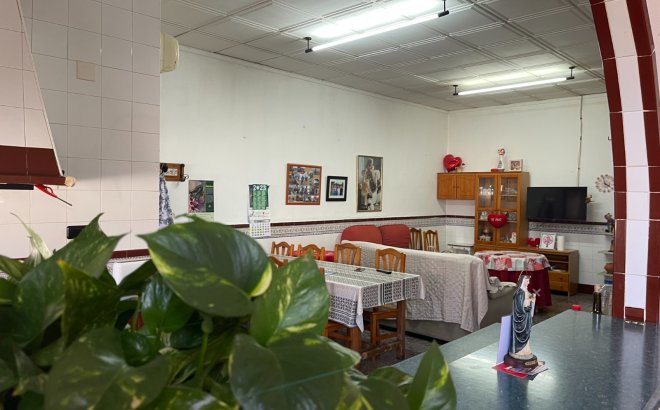 Revente - Villa -
San Miguel de Salinas - Inland