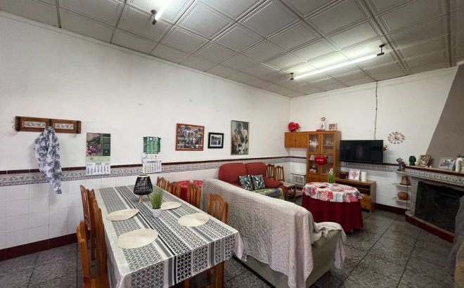 Revente - Villa -
San Miguel de Salinas - Inland