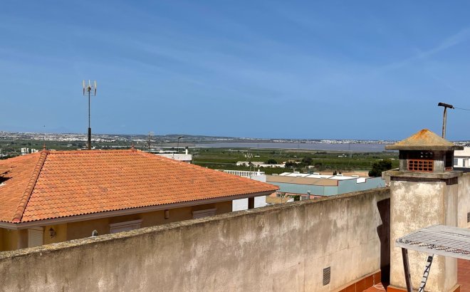 Revente - Villa -
San Miguel de Salinas - Inland