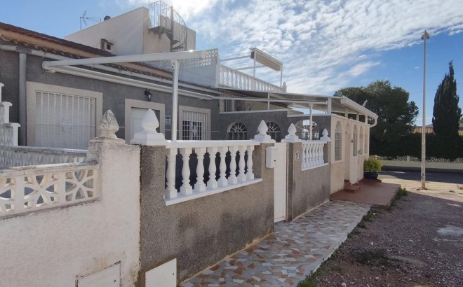 Resale - Bungalow -
Torrevieja - La Siesta - El Salado - Torreta