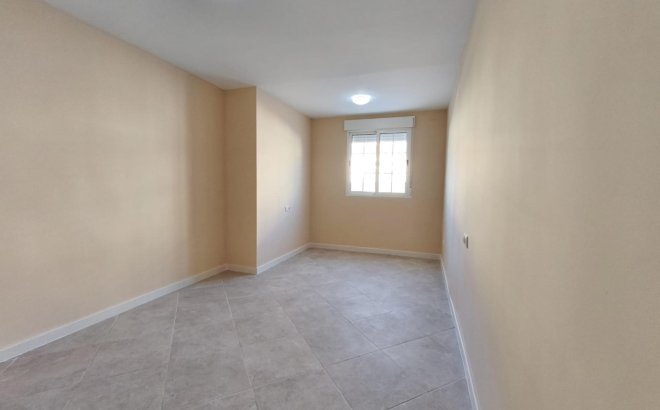 Resale - Bungalow -
Torrevieja - La Siesta - El Salado - Torreta