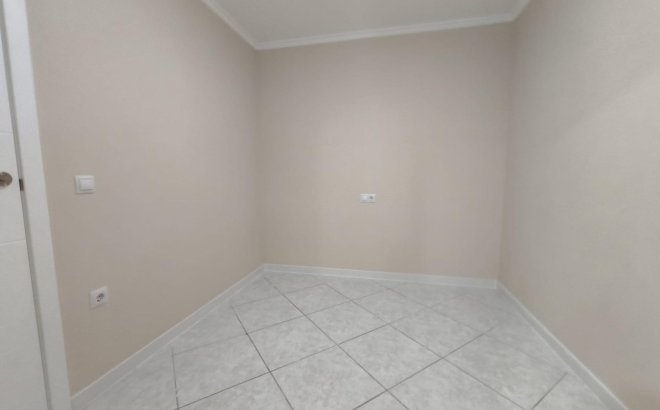 Resale - Bungalow -
Torrevieja - La Siesta - El Salado - Torreta