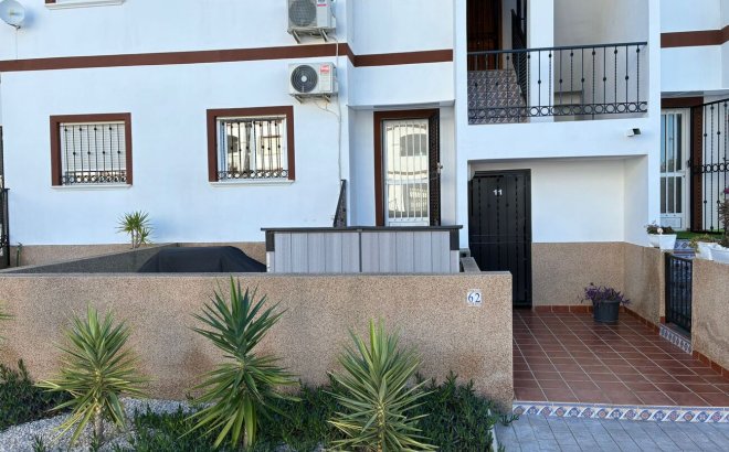 Resale - Apartment -
Punta Prima - Costa Blanca