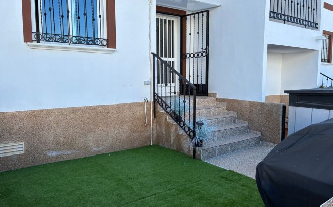 Resale - Apartment -
Punta Prima - Costa Blanca