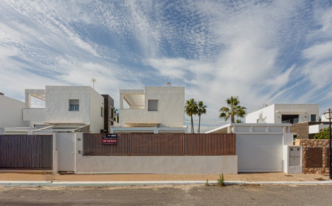 Resale - Villa -
Orihuela Costa - Costa Blanca