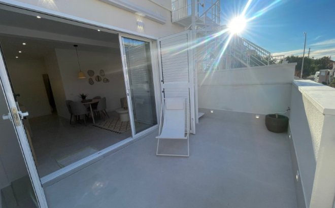 Resale - Bungalow -
Torrevieja - Costa Blanca