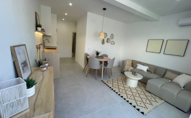 Resale - Bungalow -
Torrevieja - Costa Blanca