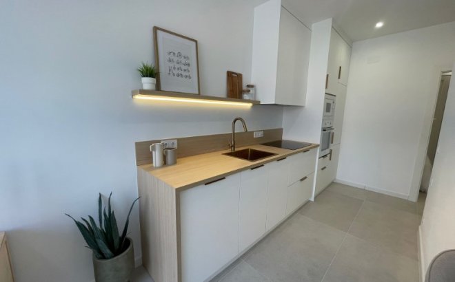 Resale - Bungalow -
Torrevieja - Costa Blanca