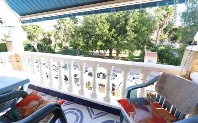 Resale - Bungalow -
Torrevieja - Costa Blanca