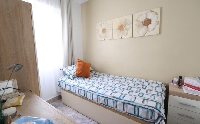 Resale - Bungalow -
Torrevieja - Costa Blanca