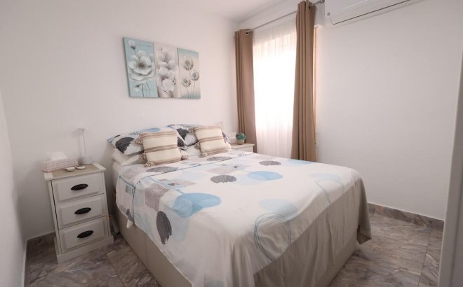 Resale - Bungalow -
Torrevieja - Costa Blanca