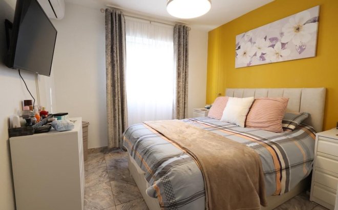 Resale - Bungalow -
Torrevieja - Costa Blanca