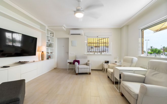 Resale - Villa -
Torre de la Horadada - Costa Blanca