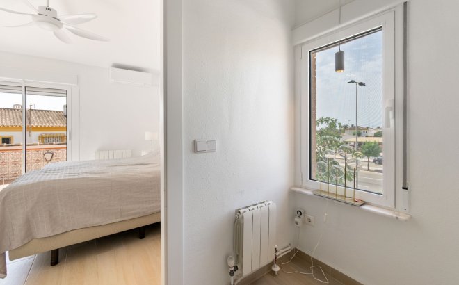 Resale - Villa -
Torre de la Horadada - Costa Blanca