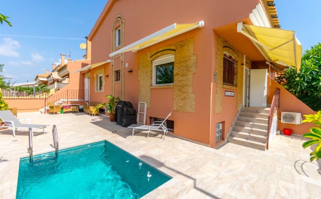 Resale - Villa -
Torre de la Horadada - Costa Blanca
