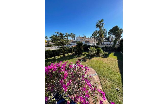 Resale - Villa -
Villamartin - Costa Blanca