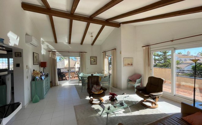 Resale - Villa -
Villamartin - Costa Blanca